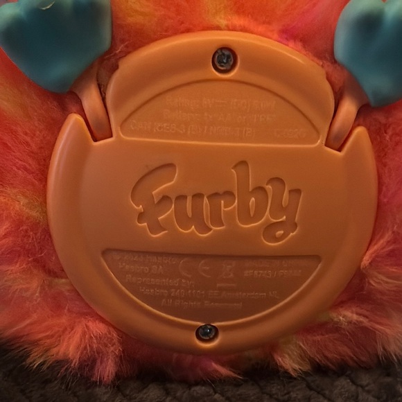 Furby Interactive Toy - Orange and Blue lights up, talks, sings and dances NICE - Picture 11 of 17